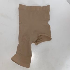SKIMS Kim Kardashian nude solution short L/XL